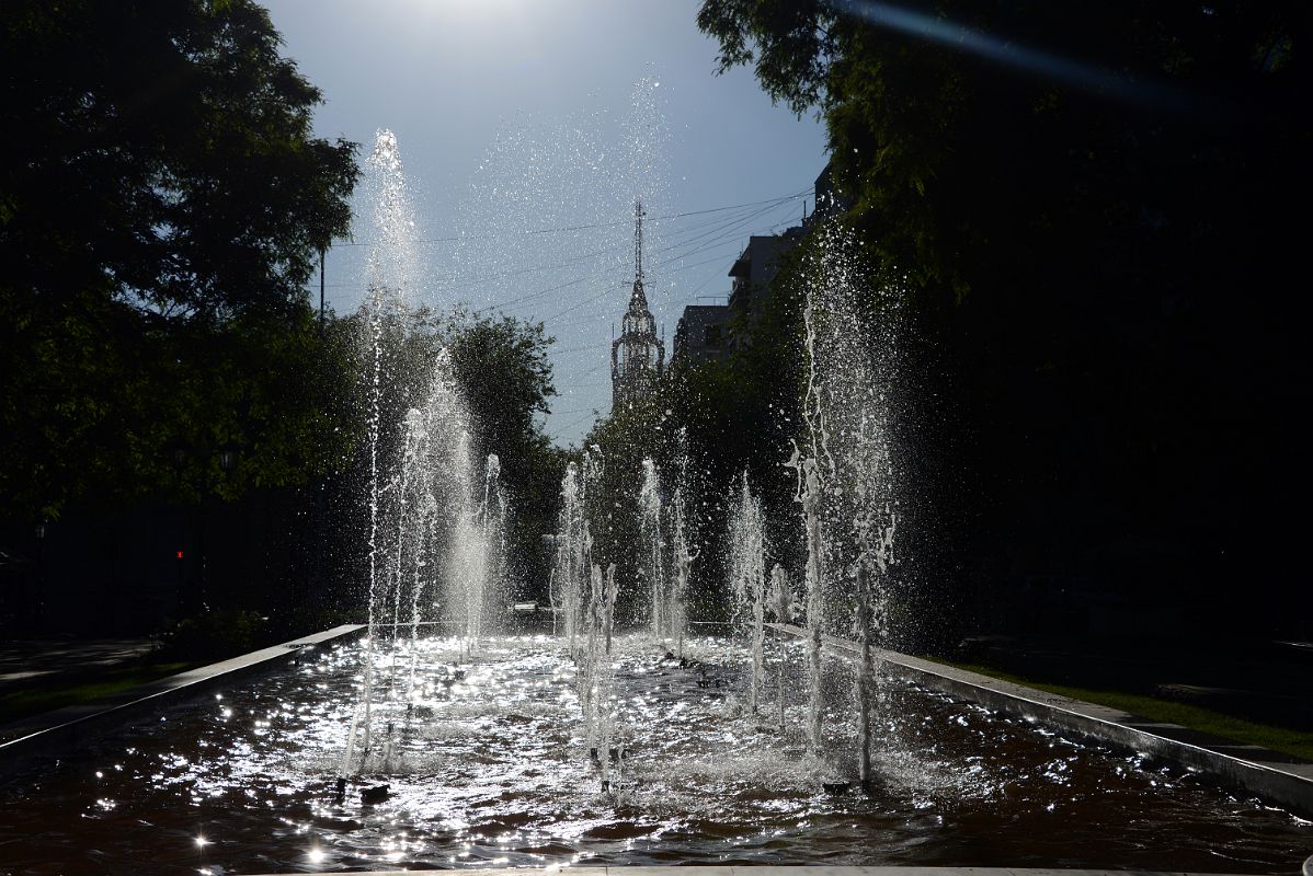 02-07 Fountain With Paseo Sarmiento And Edificio Gomez Behind In Mendoza Plaza Independencia